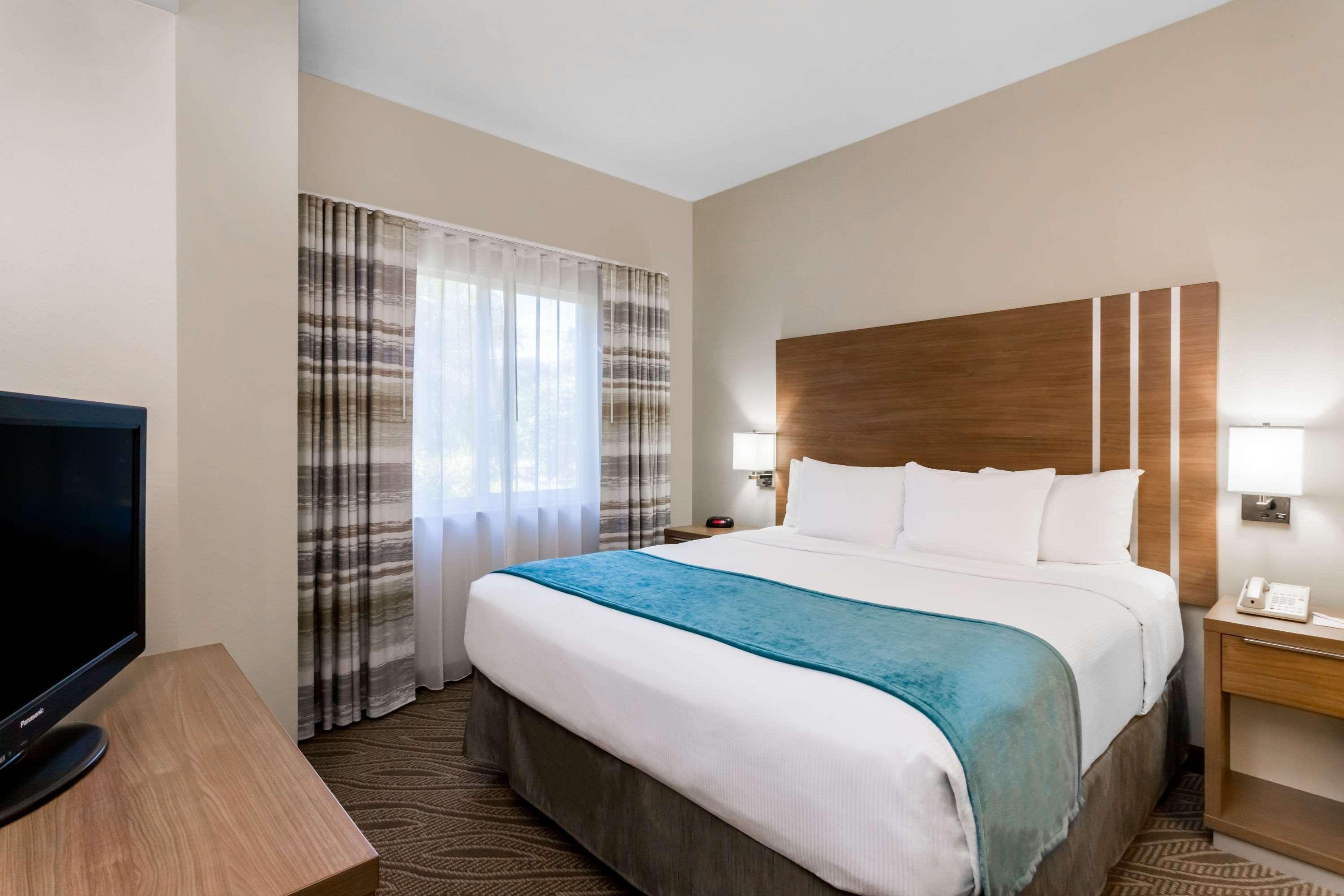 Hawthorn Extended Stay By Wyndham North Naples Екстериор снимка