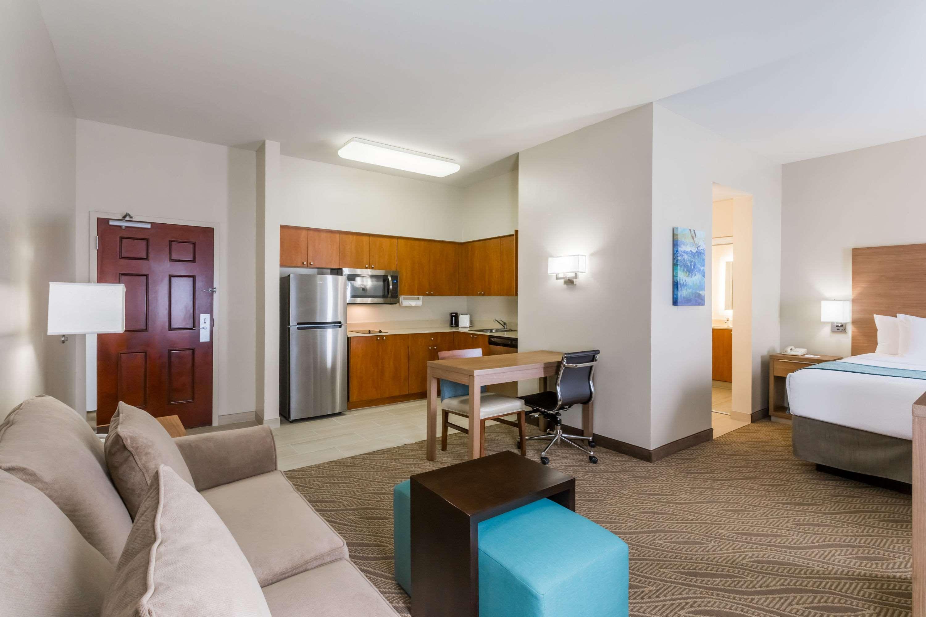 Hawthorn Extended Stay By Wyndham North Naples Екстериор снимка