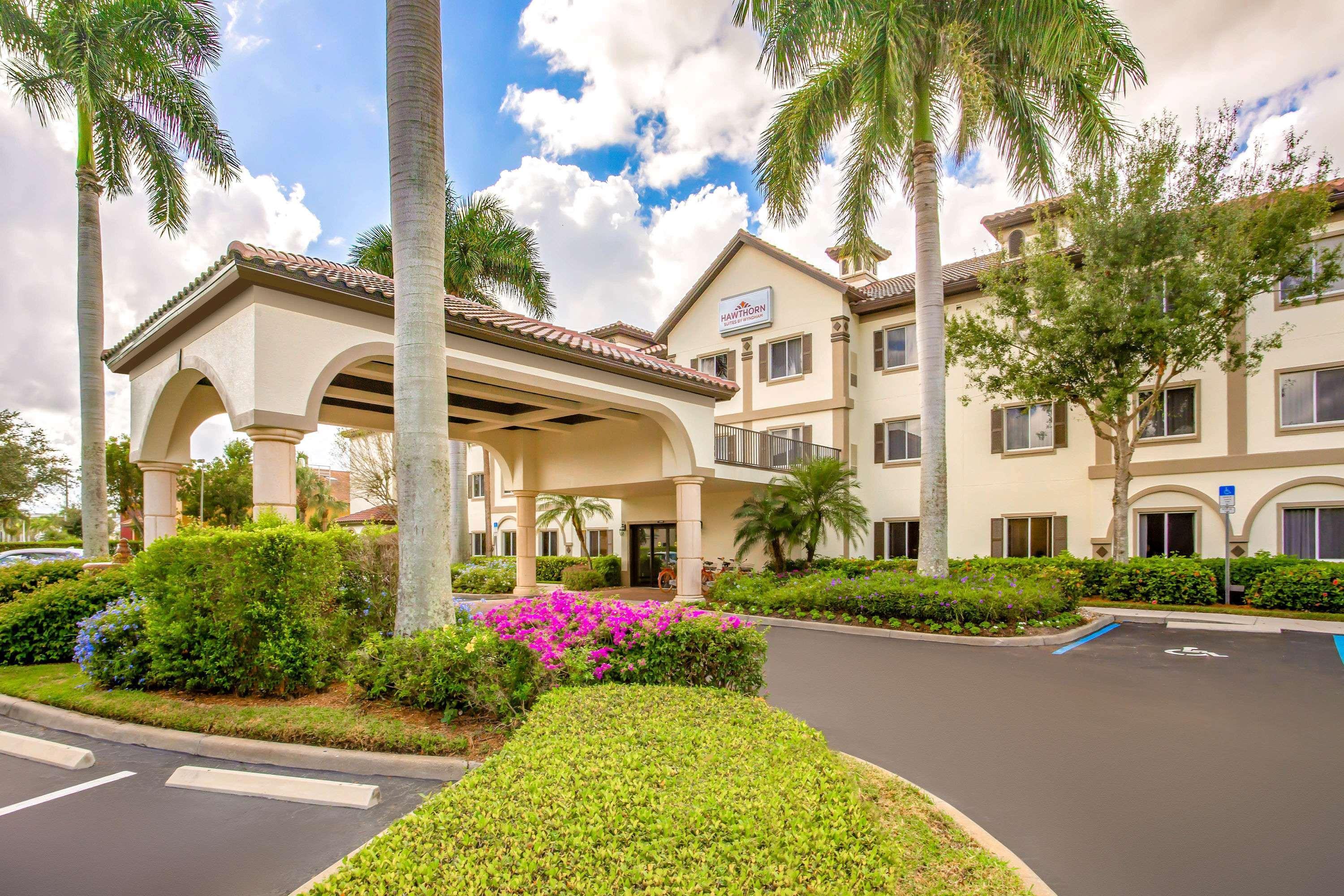 Hawthorn Extended Stay By Wyndham North Naples Екстериор снимка