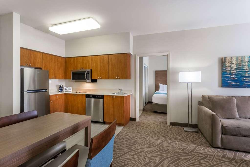 Hawthorn Extended Stay By Wyndham North Naples Стая снимка