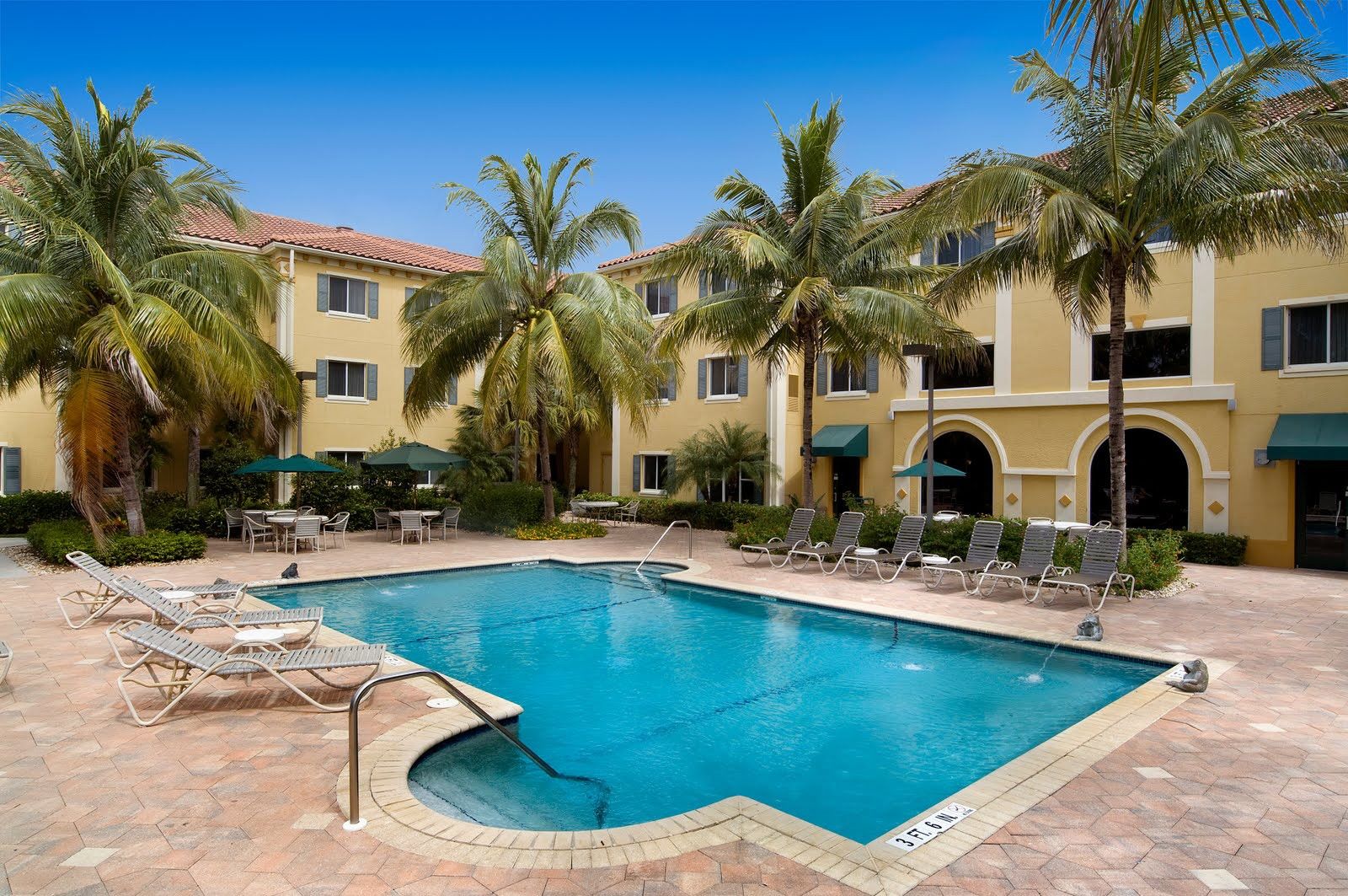 Hawthorn Extended Stay By Wyndham North Naples Екстериор снимка