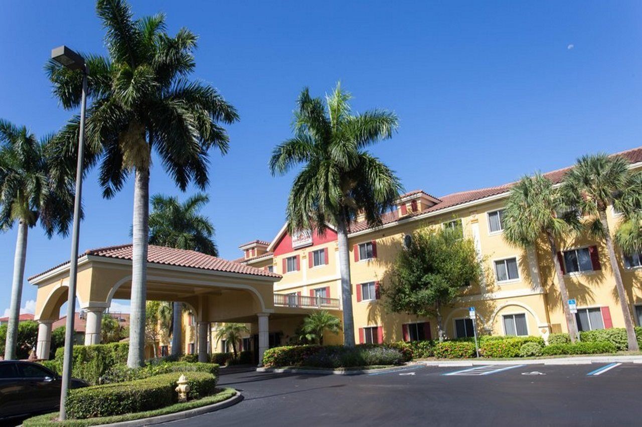 Hawthorn Extended Stay By Wyndham North Naples Екстериор снимка