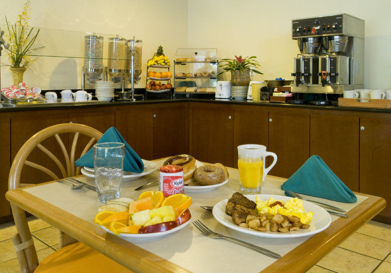 Hawthorn Extended Stay By Wyndham North Naples Екстериор снимка