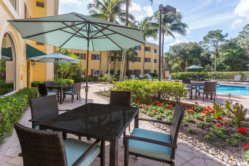 Hawthorn Extended Stay By Wyndham North Naples Екстериор снимка