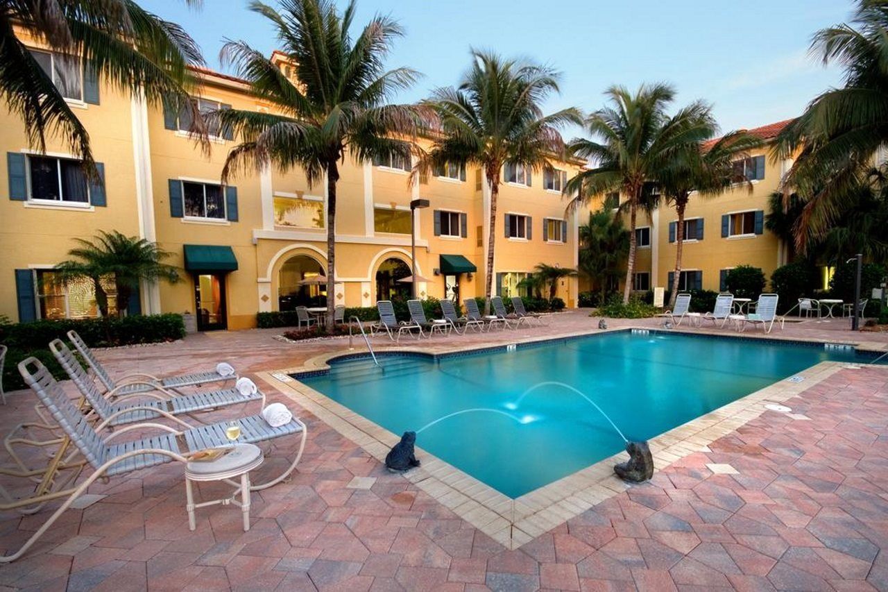 Hawthorn Extended Stay By Wyndham North Naples Екстериор снимка
