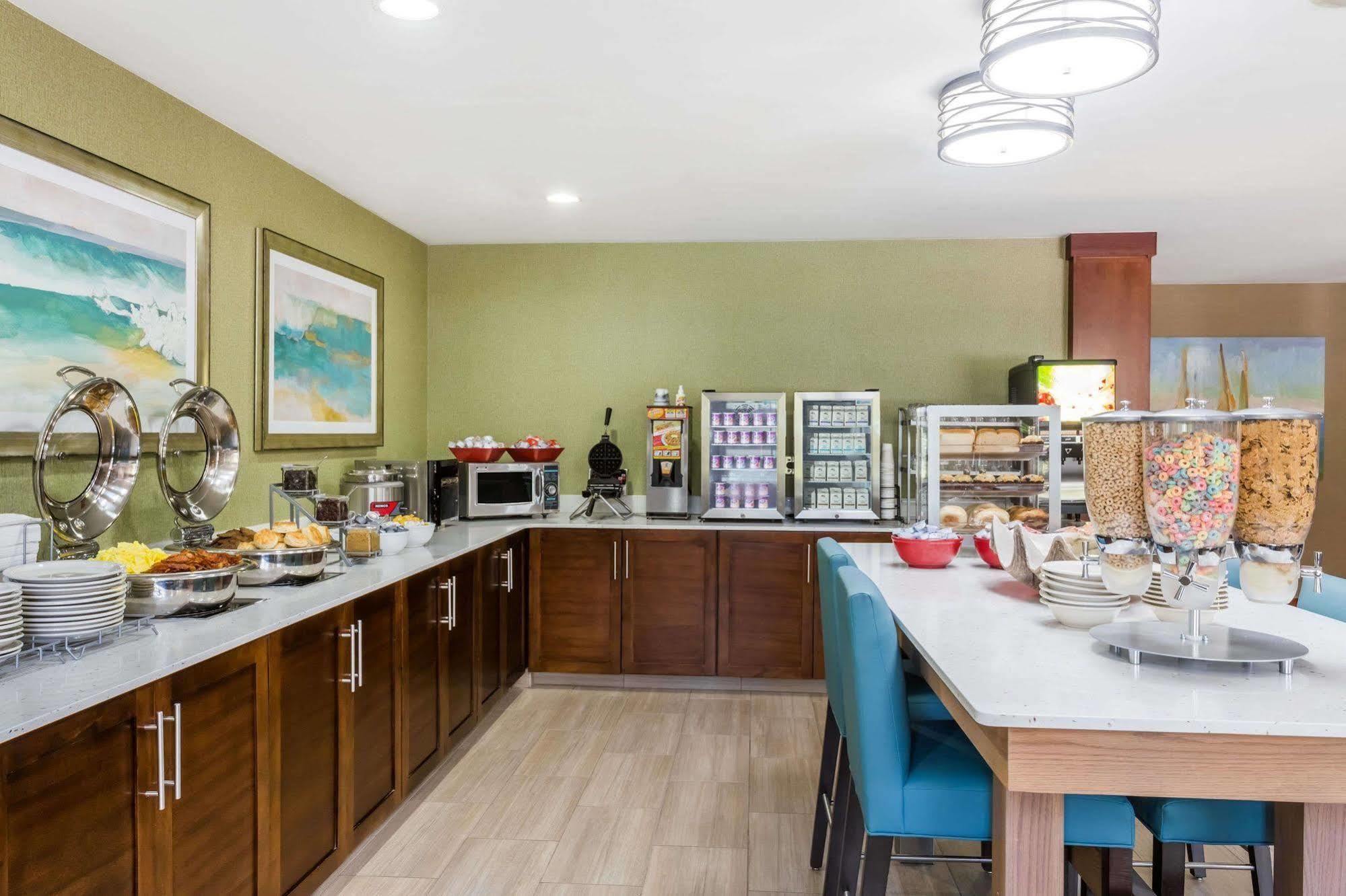 Hawthorn Extended Stay By Wyndham North Naples Екстериор снимка